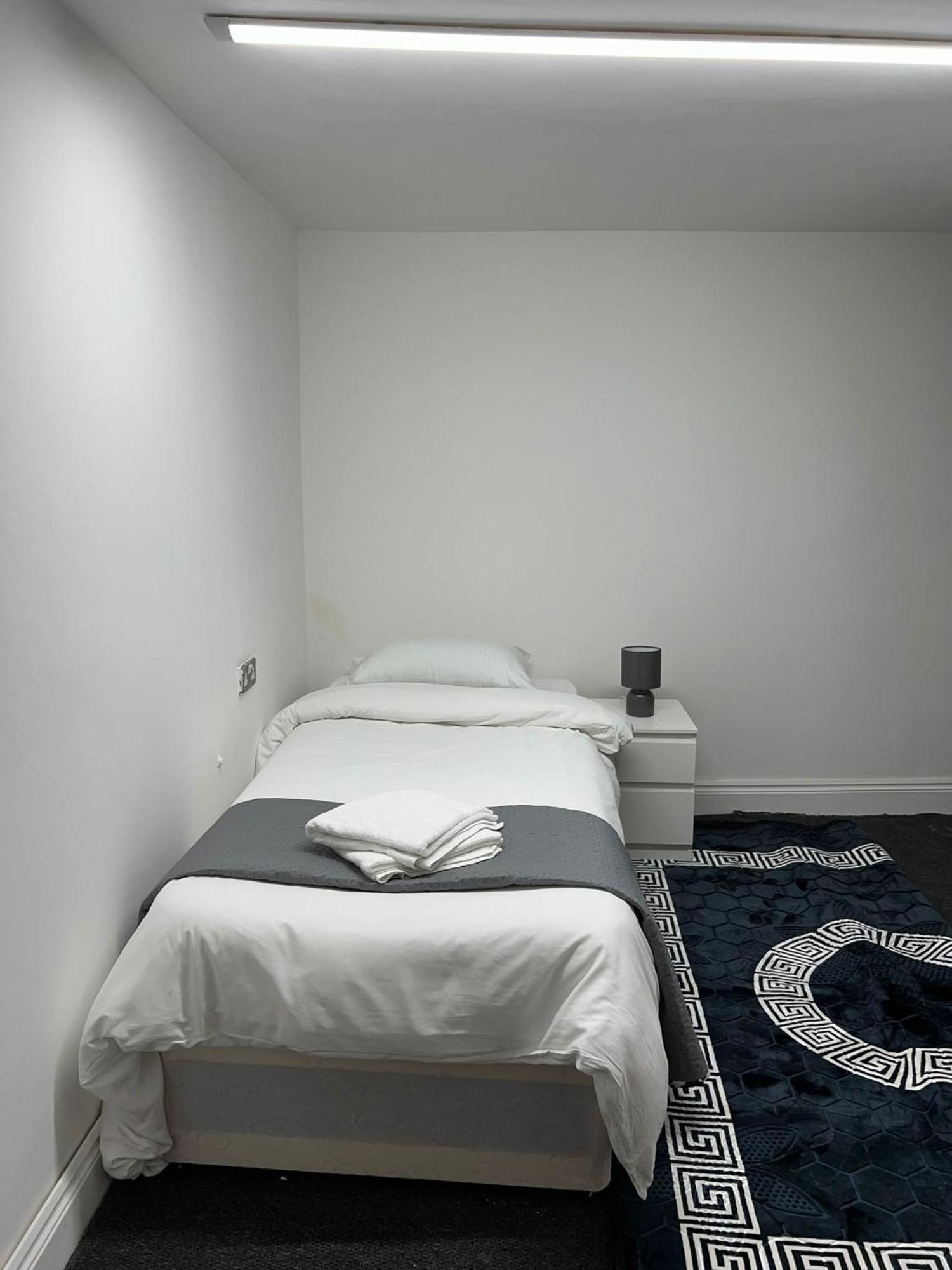Starlet Manor Park Apartment ลอนดอน ภายนอก รูปภาพ
