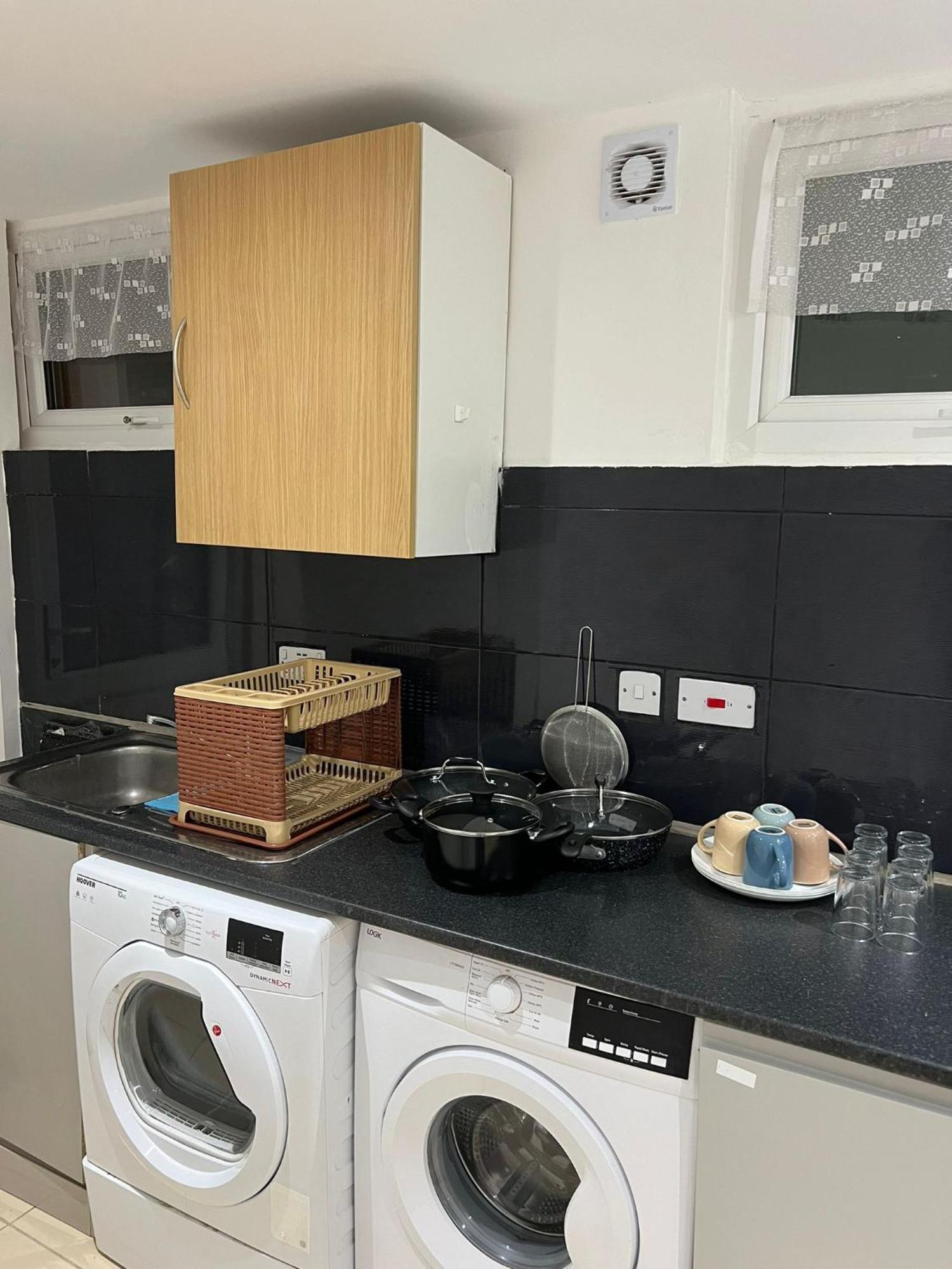 Starlet Manor Park Apartment ลอนดอน ภายนอก รูปภาพ