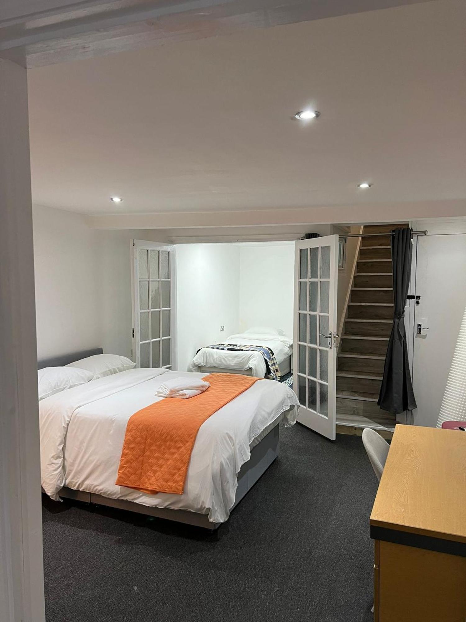 Starlet Manor Park Apartment ลอนดอน ภายนอก รูปภาพ
