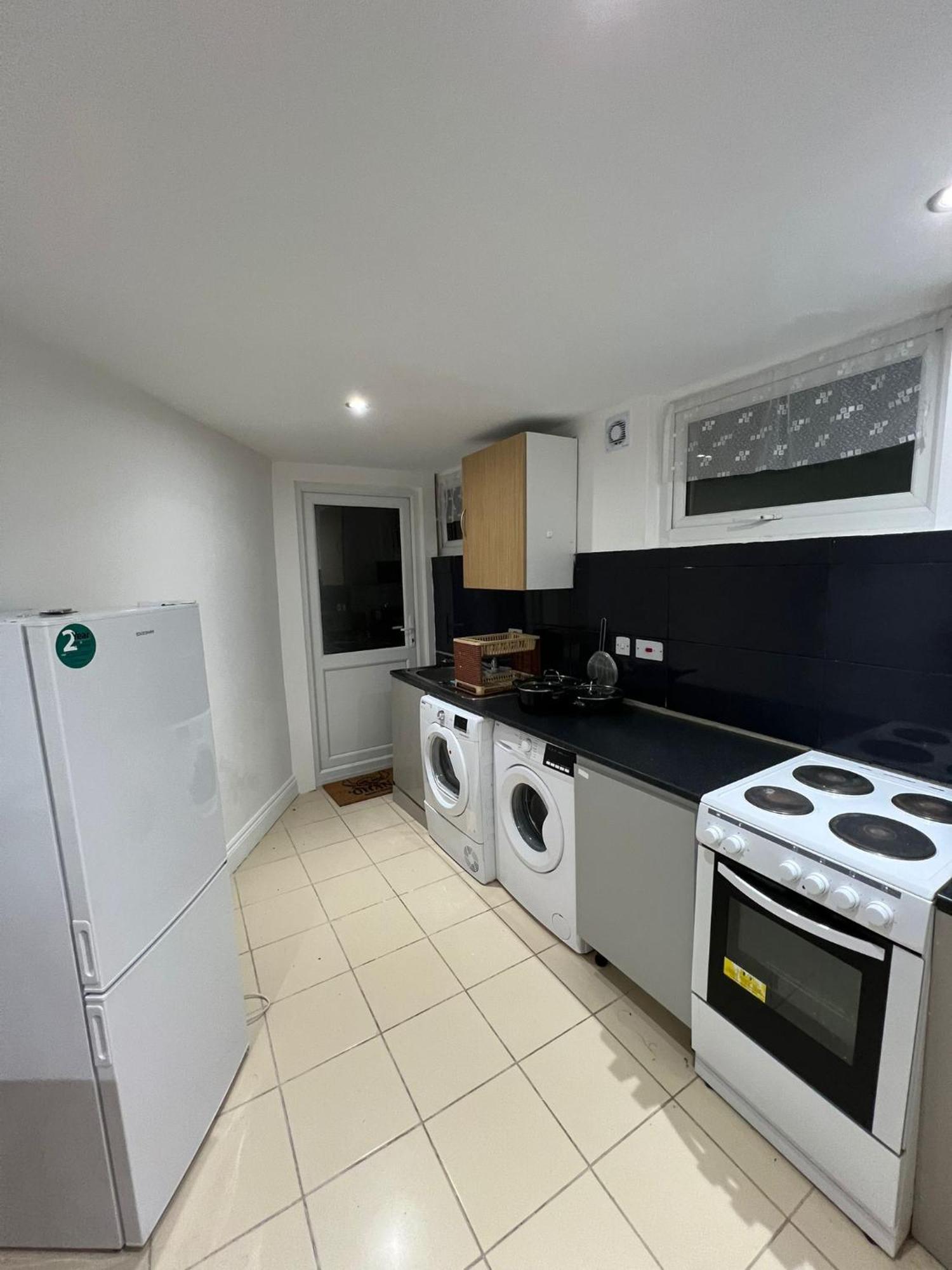 Starlet Manor Park Apartment ลอนดอน ภายนอก รูปภาพ
