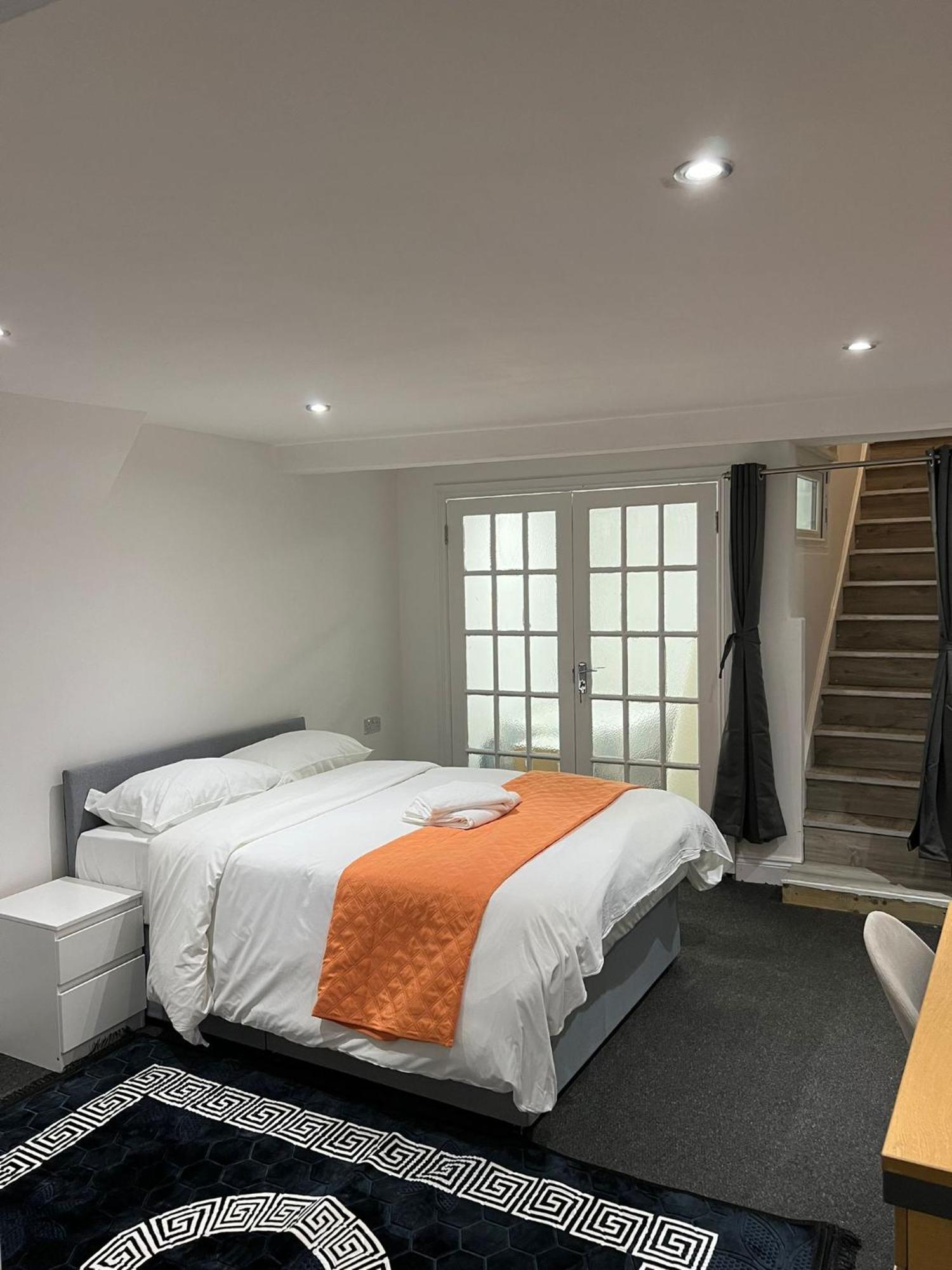 Starlet Manor Park Apartment ลอนดอน ภายนอก รูปภาพ